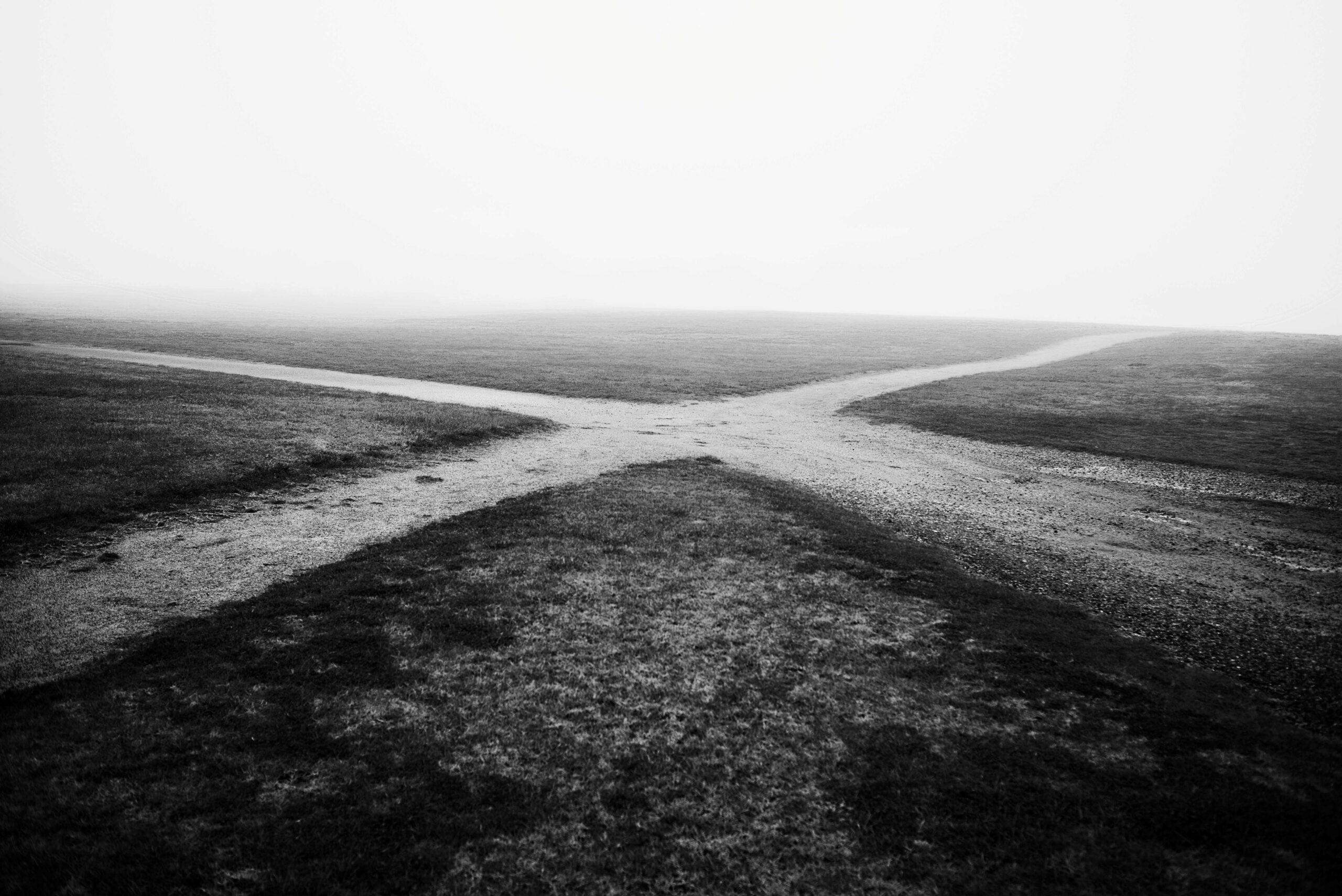 Weg die zich splitst, als beeld voor vastlopen als leidinggevende en zoeken naar richting.